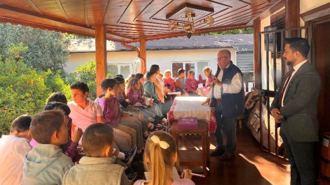 Kemer’de Kültür Yolculuğu: Öğrencilerin İlgi Odağı Oldu! 4